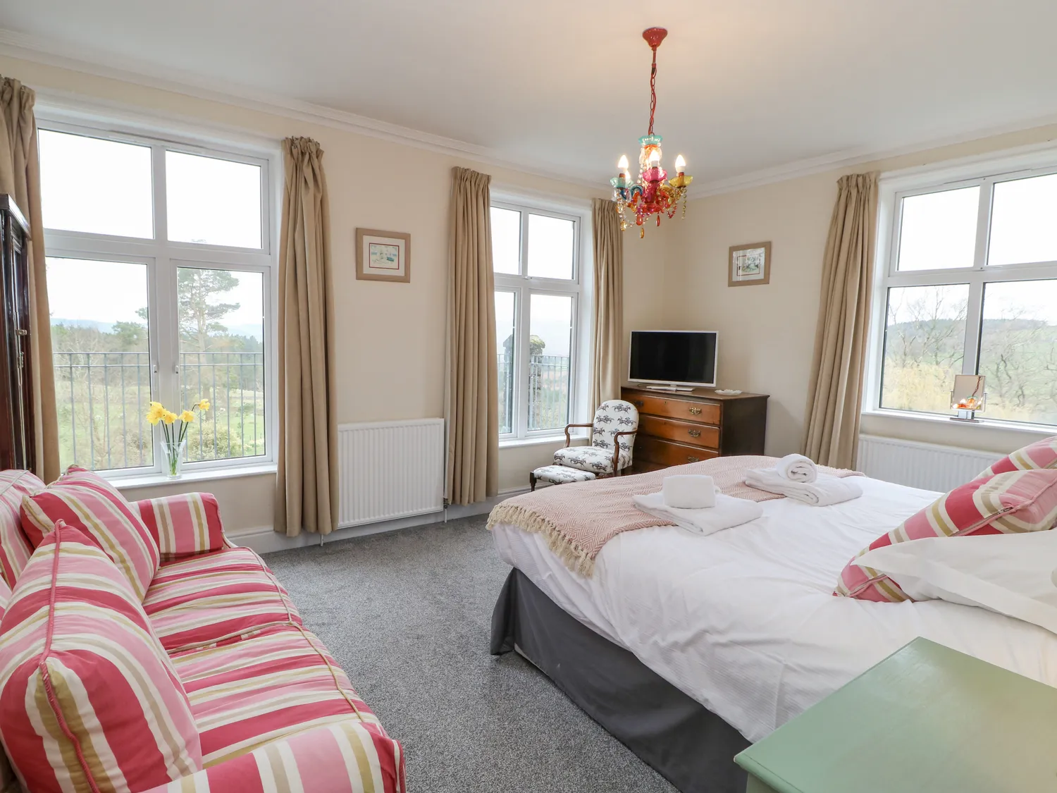 Spacious bedroom at Heather Brae with valley views and en-suite sofa