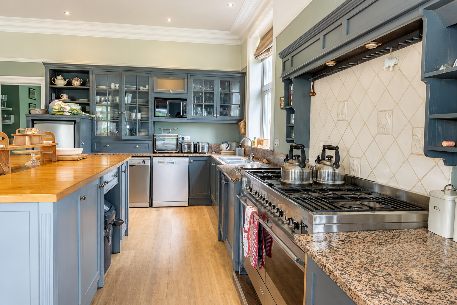 Kitchen and dining space at Heather Brae