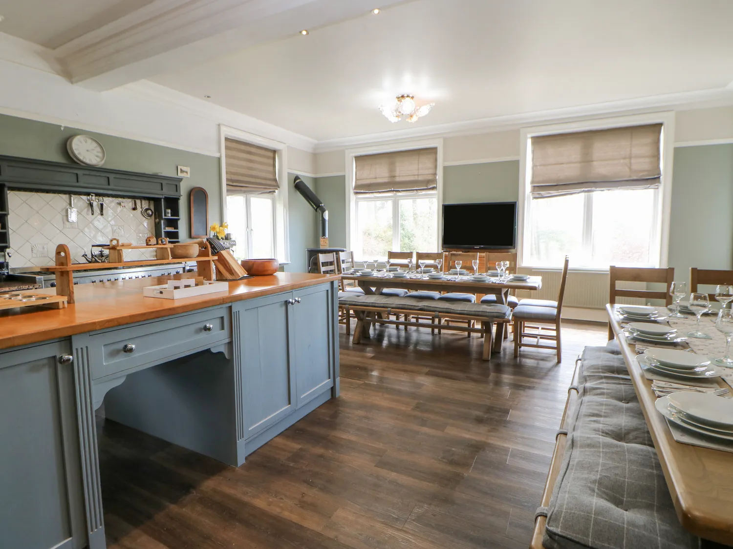 Kitchen and dining space at Heather Brae